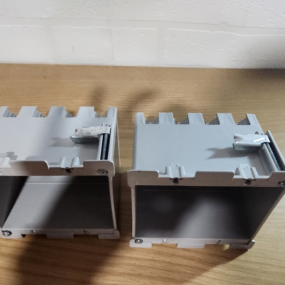 2 pass & Seymour S232W 2-Gang Old Work Switch/Outlet Box, 3.75 x 4.06 x 3.06 In - Picture 2 of 4